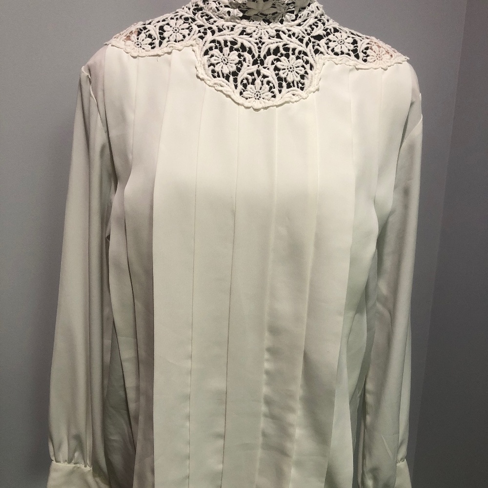 Lace neck White Blouse